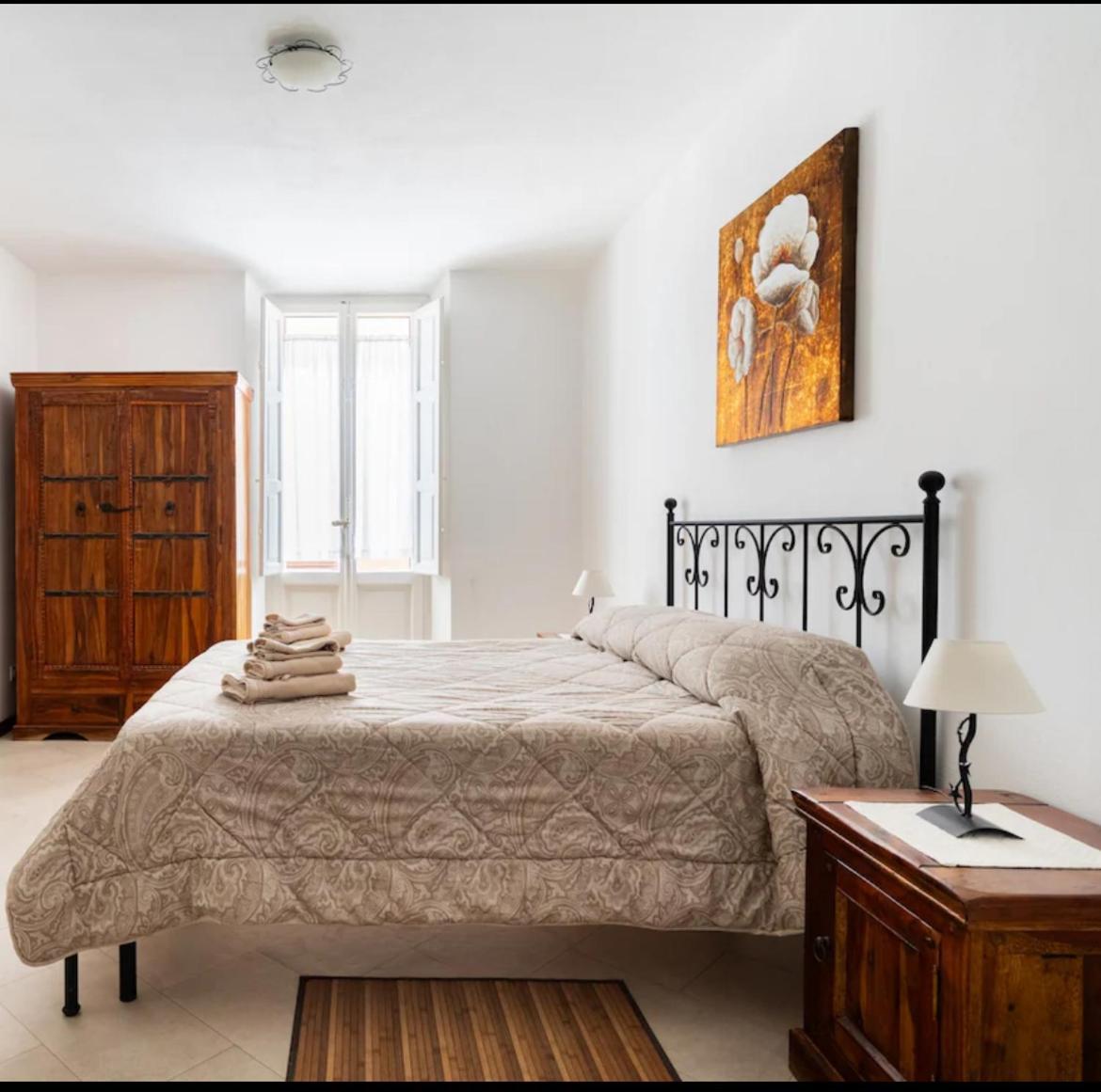 B&B Affittacamere Via Del Centro ラ・マッダレーナ エクステリア 写真